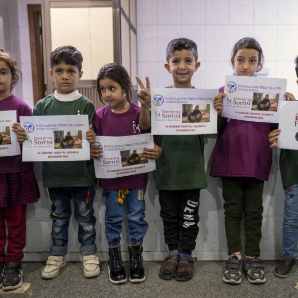 IN IRAQ PER RESTITUIRE IL SORRISO A 250 BAMBINI