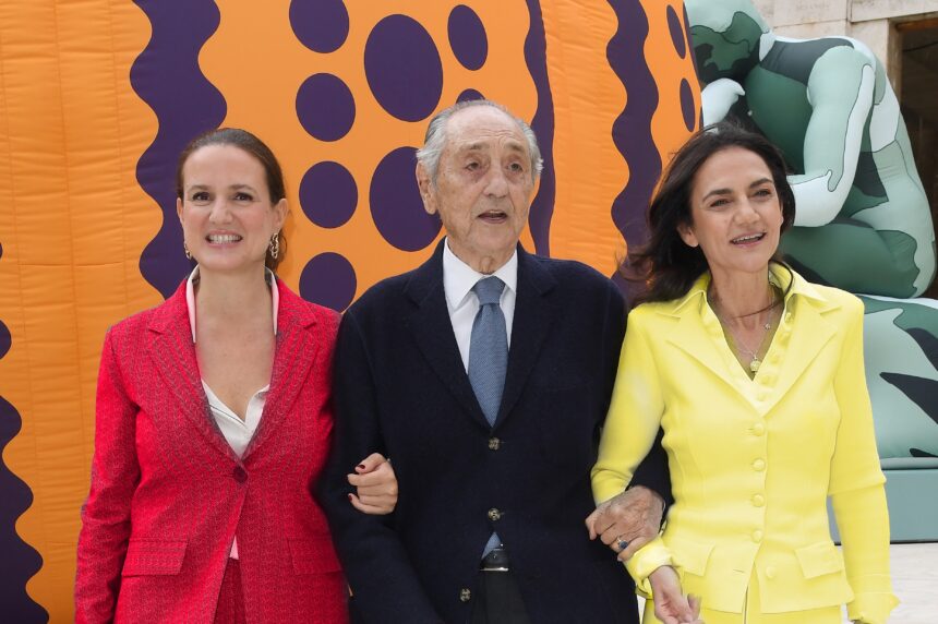 ORIZZONTALE_Da sx. Iole Siena, Emmanuele Emanuele e Alessandra Taccone al Museo del Genio (crediti Marco Nardo) Dal 5 marzo al 19 luglio 2026, il Museo del Genio di Roma ospita una straordinaria mostra dedicata a Robert Doisneau, uno dei più grandi maestri della fotografia mondiale.