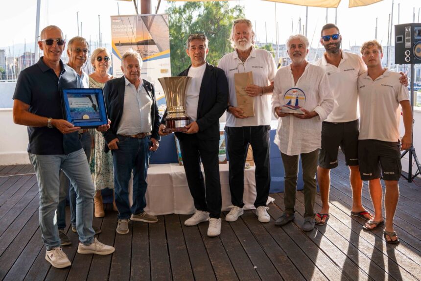 Anemos II con il Trofeo Emmanuele Emanuele (crediti Attilio Taranto e Alberto Lupo - Photoediting) Trofeo Emmanuele Emmanuele per REGATA 5 FARI a Palermo